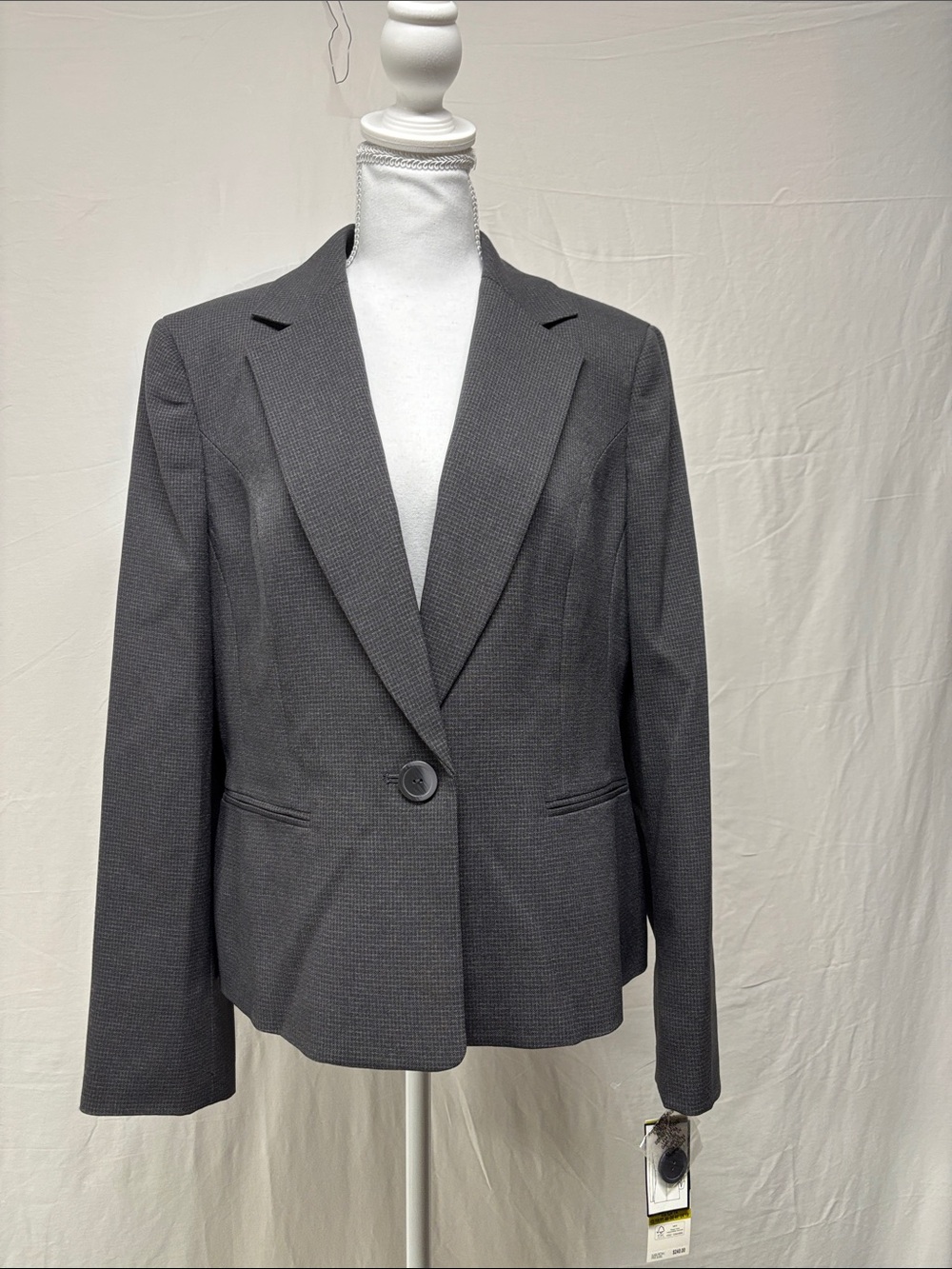 Le Suit Charcoal Single-Button Blazer